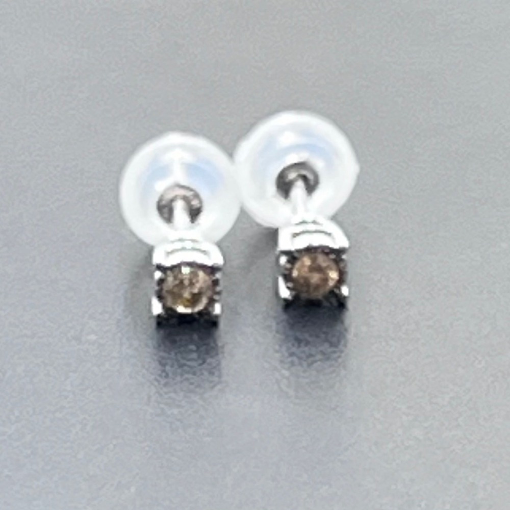 Sk9 Allure Gems Genuine 10K
White Gold Small
Diamond Stud Silicone Back Earrings
